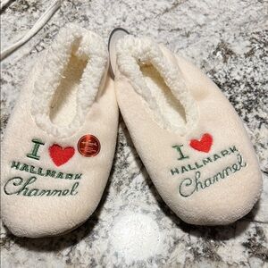 Hallmark Cream and Tan Women's Slippers